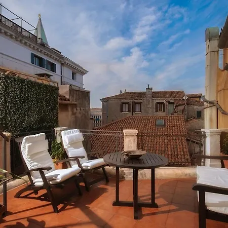 Attic Terrace San Square View Apartman *
