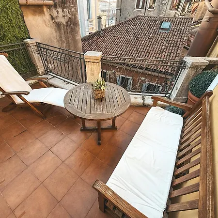Attic Terrace San Square View Apartment Venice