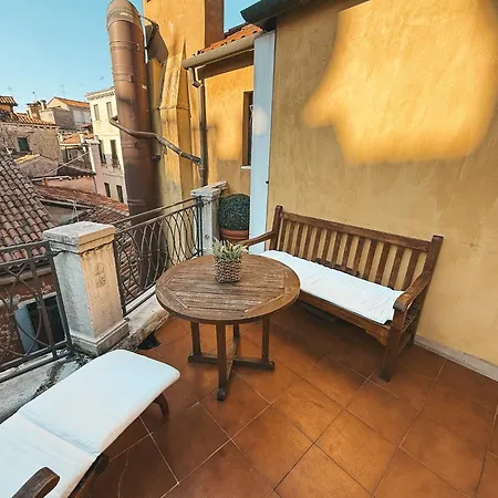 Appartement Attic Terrace San Square View