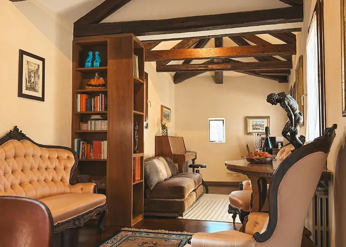 Attic Terrace San Square View ונציה