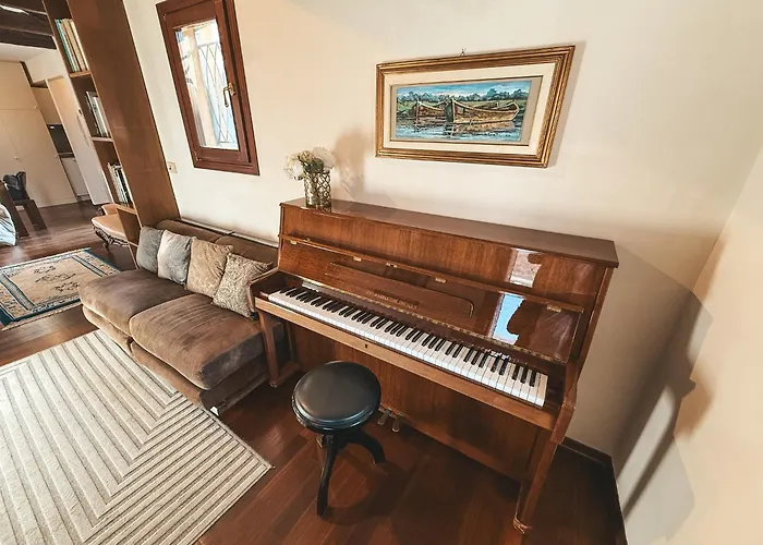 Attic Terrace San Square View דירה