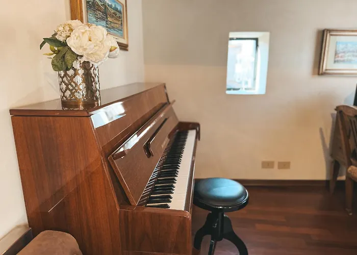 Attic Terrace San Square View דירה *