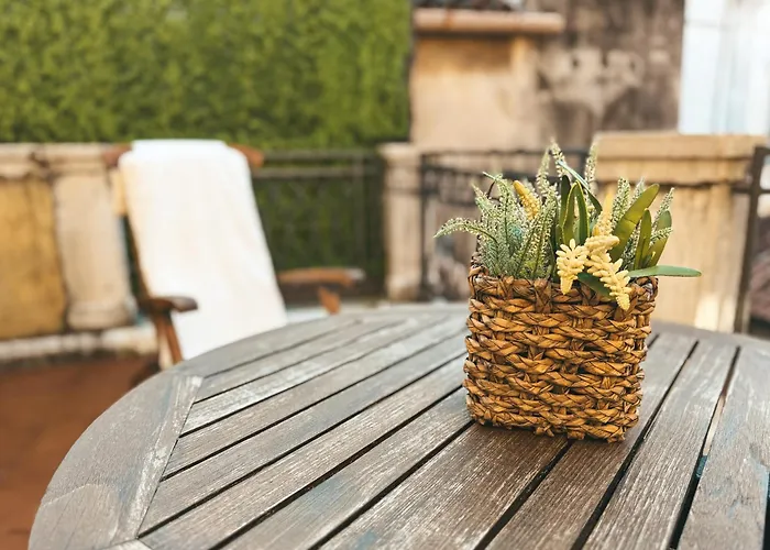 Attic Terrace San Square View דירה