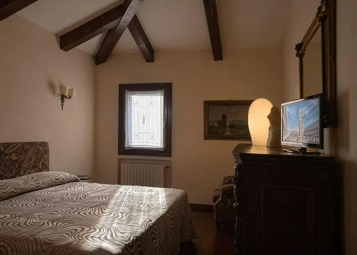 Attic Terrace San Square View ונציה