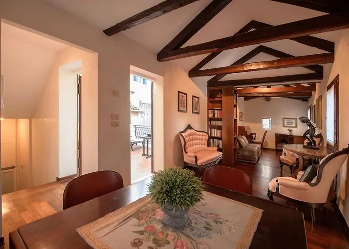 Apartmán Attic Terrace San Square View *