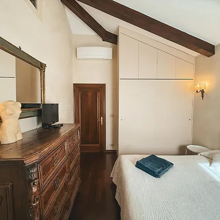 Attic Terrace San Square View Венеция